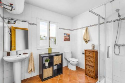 Cala Blanca Villa Sleeps 6 With Pool Air Con And Wifi