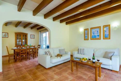 Cala'n Blanes Villa Sleeps 6 With Pool Air Con And Wifi