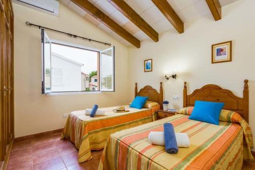 Cala'n Blanes Villa Sleeps 6 With Pool Air Con And Wifi