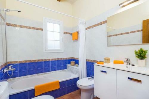 Cala'n Blanes Villa Sleeps 6 With Pool Air Con And Wifi