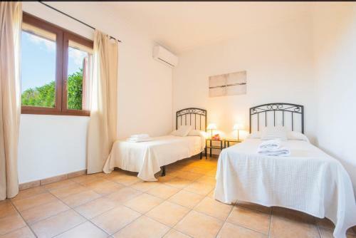 S'horta Villa Sleeps 8 With Pool Air Con And Wifi