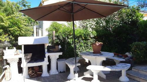 Montbarbat Villa Sleeps 8 Wifi