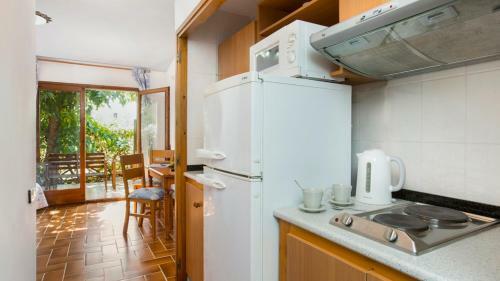 Montbarbat Villa Sleeps 14 With Pool