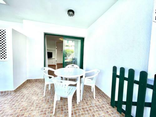 Apartamento Con Dos Dormitorios, Cerca de La Playa En Los Cancajos