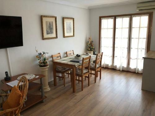 Valencia, Ideally Located 3bed-2bath Apart.few Mints Walk From Beach,pool,shop.