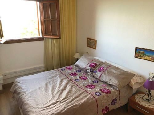 Valencia, Ideally Located 3bed-2bath Apart.few Mints Walk From Beach,pool,shop.