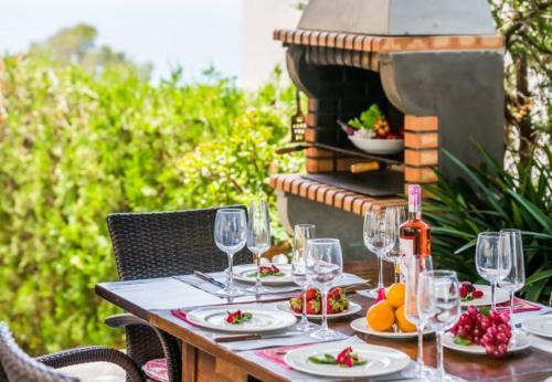 Alcanada Holiday Home Sleeps 5 With Pool And Air Con