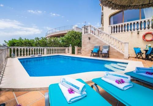 Alcanada Holiday Home Sleeps 5 With Pool And Air Con