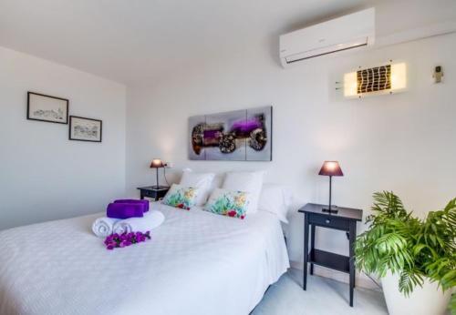 Alcanada Holiday Home Sleeps 5 With Pool And Air Con