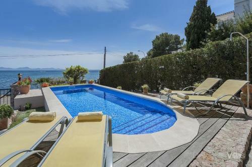 Alcanada Villa Sleeps 8 With Pool Air Con And Wifi