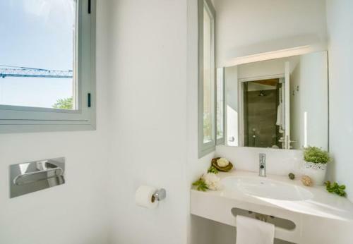 Font de Sa Cala Holiday Home Sleeps 10 With Pool