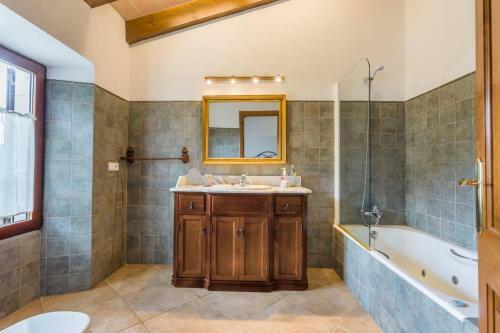 Sa Pobla Villa Sleeps 14 With Pool And Air Con
