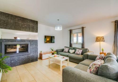 Sa Pobla Villa Sleeps 6 With Pool Air Con And Wifi
