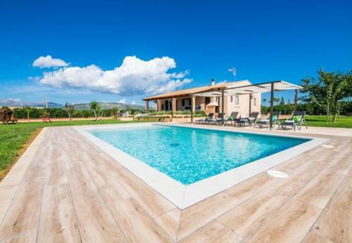 Sa Pobla Villa Sleeps 6 With Pool Air Con And Wifi