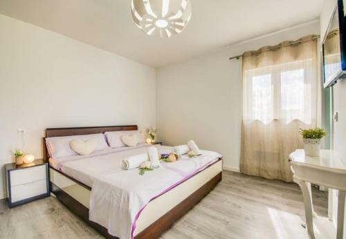 Sa Pobla Villa Sleeps 6 With Pool Air Con And Wifi