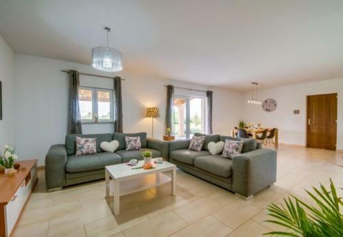 Sa Pobla Villa Sleeps 6 With Pool Air Con And Wifi