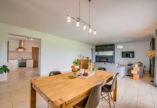 Sa Pobla Villa Sleeps 6 With Pool Air Con And Wifi