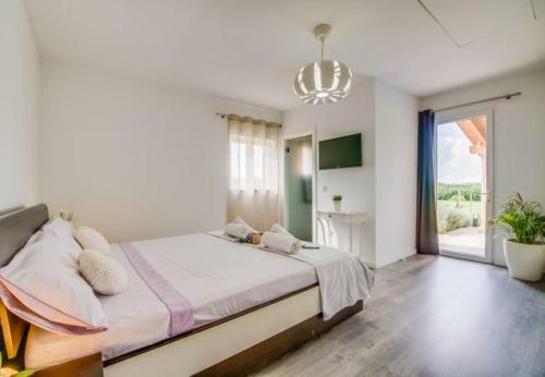 Sa Pobla Villa Sleeps 6 With Pool Air Con And Wifi