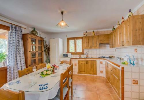 Sa Pobla Holiday Home Sleeps 6 With Pool