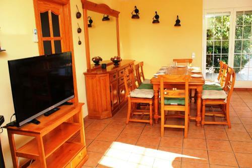 Riumar "eva", 300m To Beach, Private Pool, On-site-service, Dog Beach