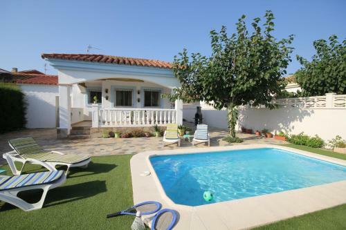 Riumar "nati", 250m To Beach, Private Pool, On-site-service, Dog Beach