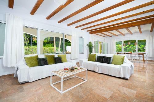 Xabia Villa Sleeps 4 With Pool Air Con And Wifi
