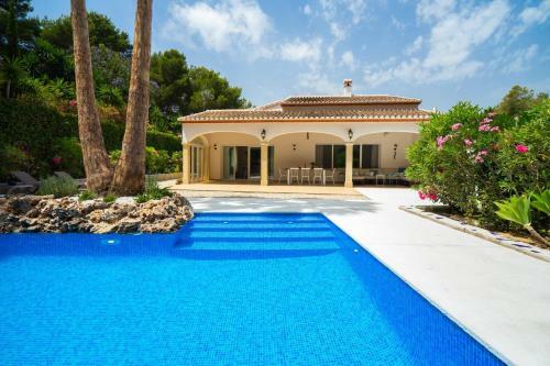 Xabia Villa Sleeps 4 With Pool Air Con And Wifi