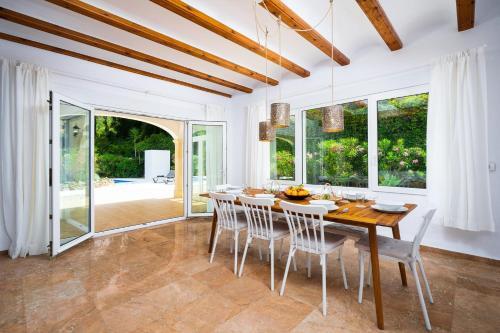 Xabia Villa Sleeps 4 With Pool Air Con And Wifi