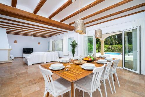 Xabia Villa Sleeps 4 With Pool Air Con And Wifi