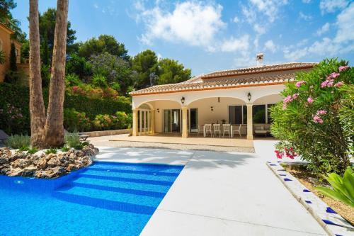 Xabia Villa Sleeps 4 With Pool Air Con And Wifi