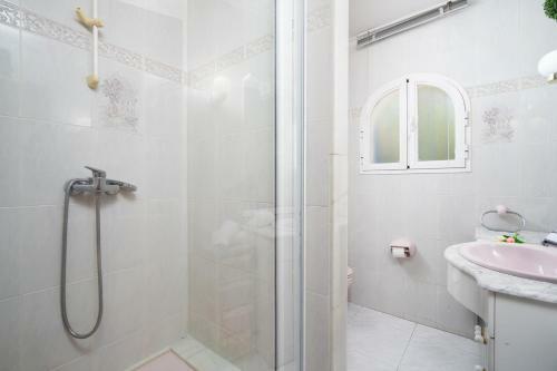 Xabia Villa Sleeps 8 With Pool And Air Con