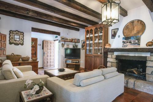 Xabia Villa Sleeps 6 With Pool And Air Con