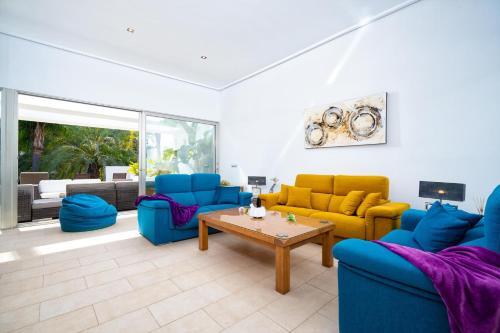 Xabia Villa Sleeps 8 Pool Air Con Wifi