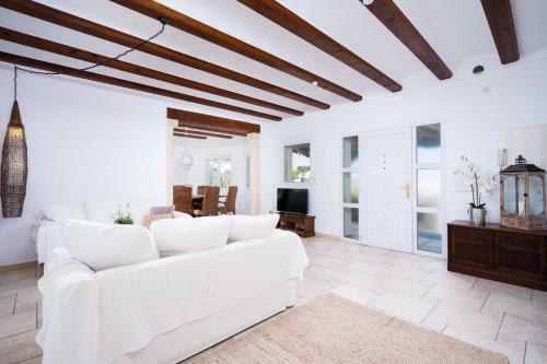 Xabia Villa Sleeps 6 With Pool Air Con And Wifi