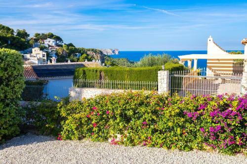 Xabia Villa Sleeps 6 With Pool Air Con And Wifi