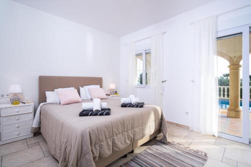 Xabia Villa Sleeps 6 With Pool Air Con And Wifi