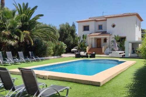 Immaculate 5-bed Villa In Xabia