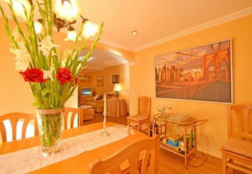 El Toro Villa Sleeps 8 With Pool Air Con And Wifi