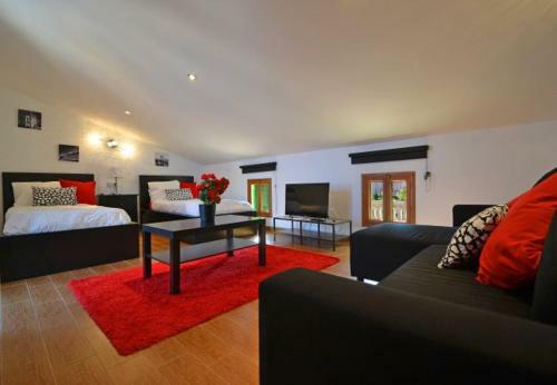 El Toro Villa Sleeps 8 With Pool Air Con And Wifi