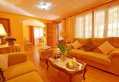 El Toro Villa Sleeps 8 With Pool Air Con And Wifi