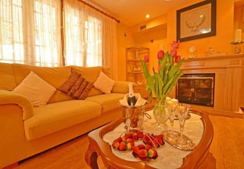 El Toro Villa Sleeps 8 With Pool Air Con And Wifi