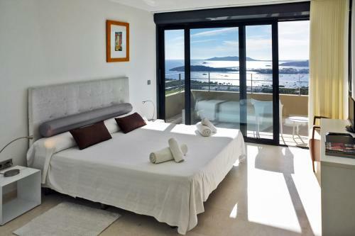 Rent This Luxury Villa With Private Pool, Ibiza Villa 1032