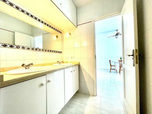 Bonito Apartamento de Un Dormitorio En Playa Paraiso