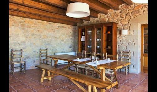 Montcortes Villa Sleeps 11 With Pool