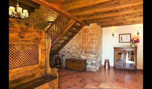 Montcortes Villa Sleeps 11 With Pool