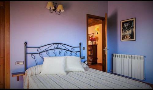 Montcortes Villa Sleeps 11 With Pool