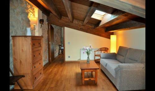 Montcortes Villa Sleeps 11 With Pool