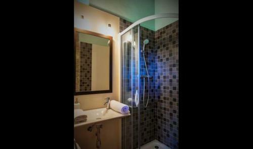 Montcortes Villa Sleeps 11 With Pool