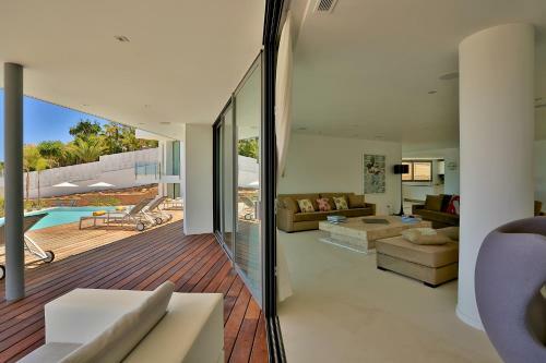 Villa In Es Cubells Sleeps 10 Includes Swimming Pool And Air Con