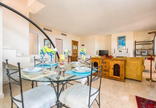 Sitio de Calahonda Apartment Sleeps 6 Pool Air Con